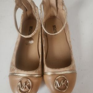 Kids Size 1 Michael Kohrs flats